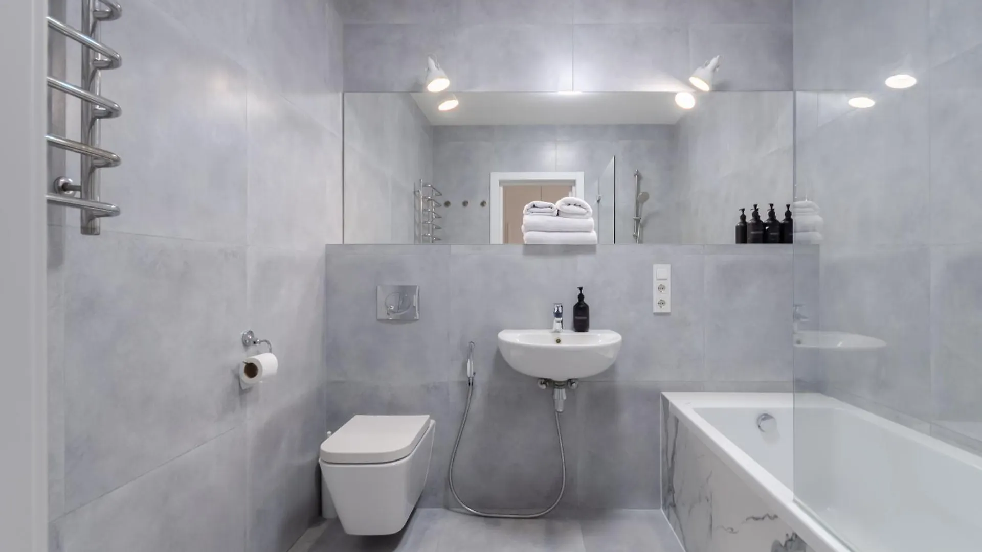 Petrovdom Apartments 7-13 In Rc Manhattan City,Beresteiskyi 11 Kiev