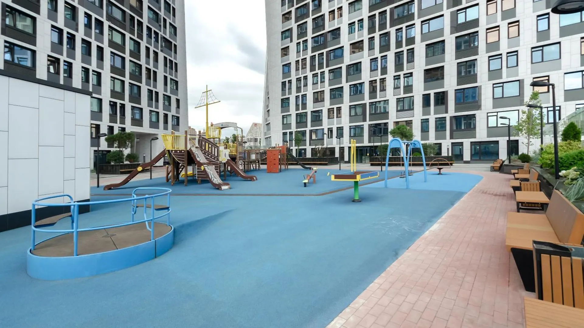 Petrovdom Apartments 7-13 In Rc Manhattan City,Beresteiskyi 11 Kiev 0*,  Ukraina