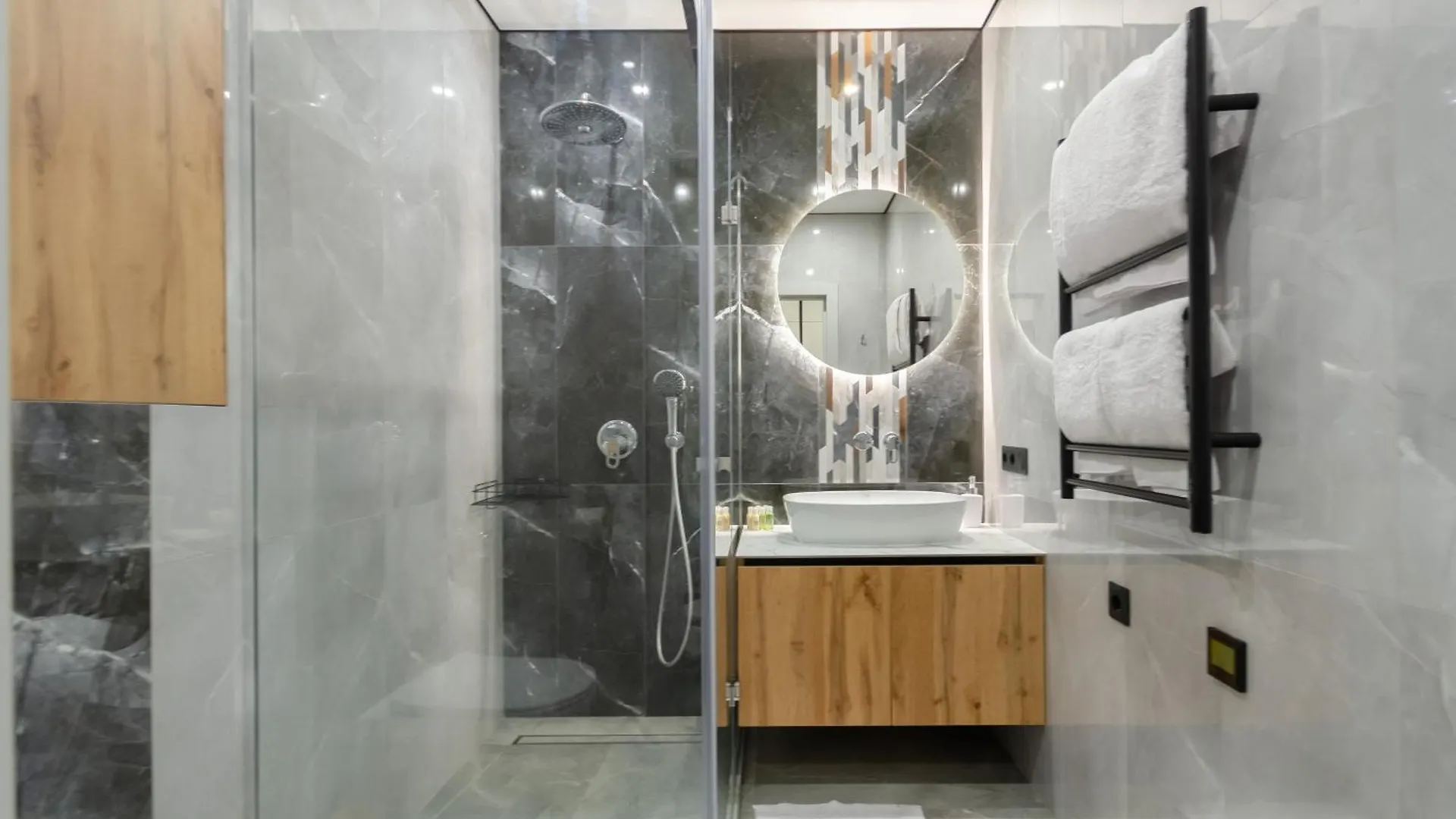 Petrovdom Apartments 7-13 In Rc Manhattan City,Beresteiskyi 11 Kiev
