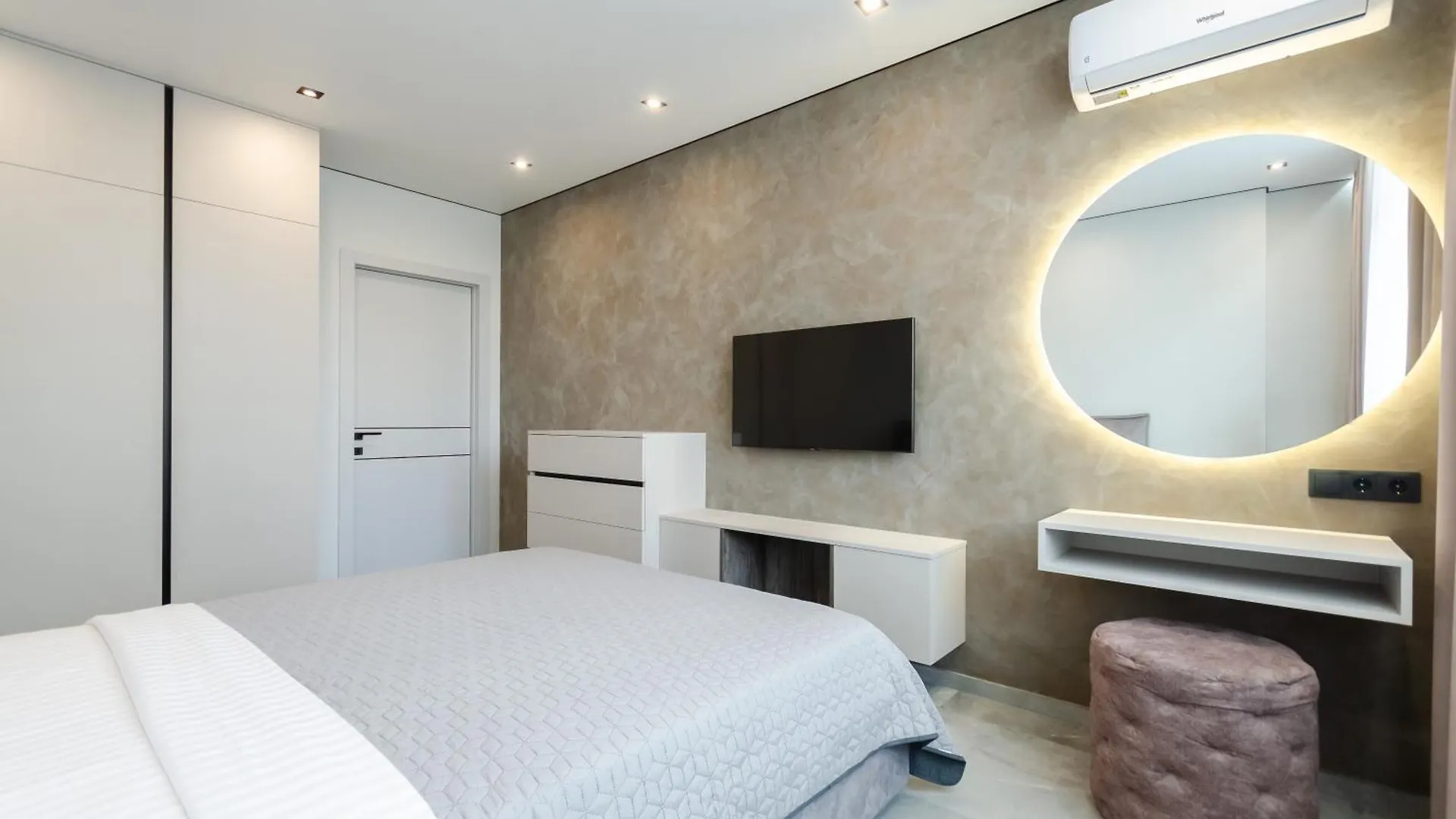 Petrovdom Apartments 7-13 In Rc Manhattan City,Beresteiskyi 11 Kiev