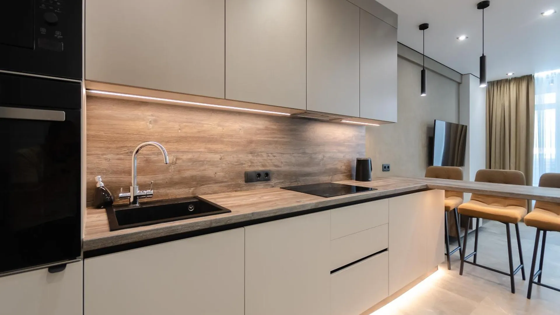 Petrovdom Apartments 7-13 In Rc Manhattan City,Beresteiskyi 11 Kiev