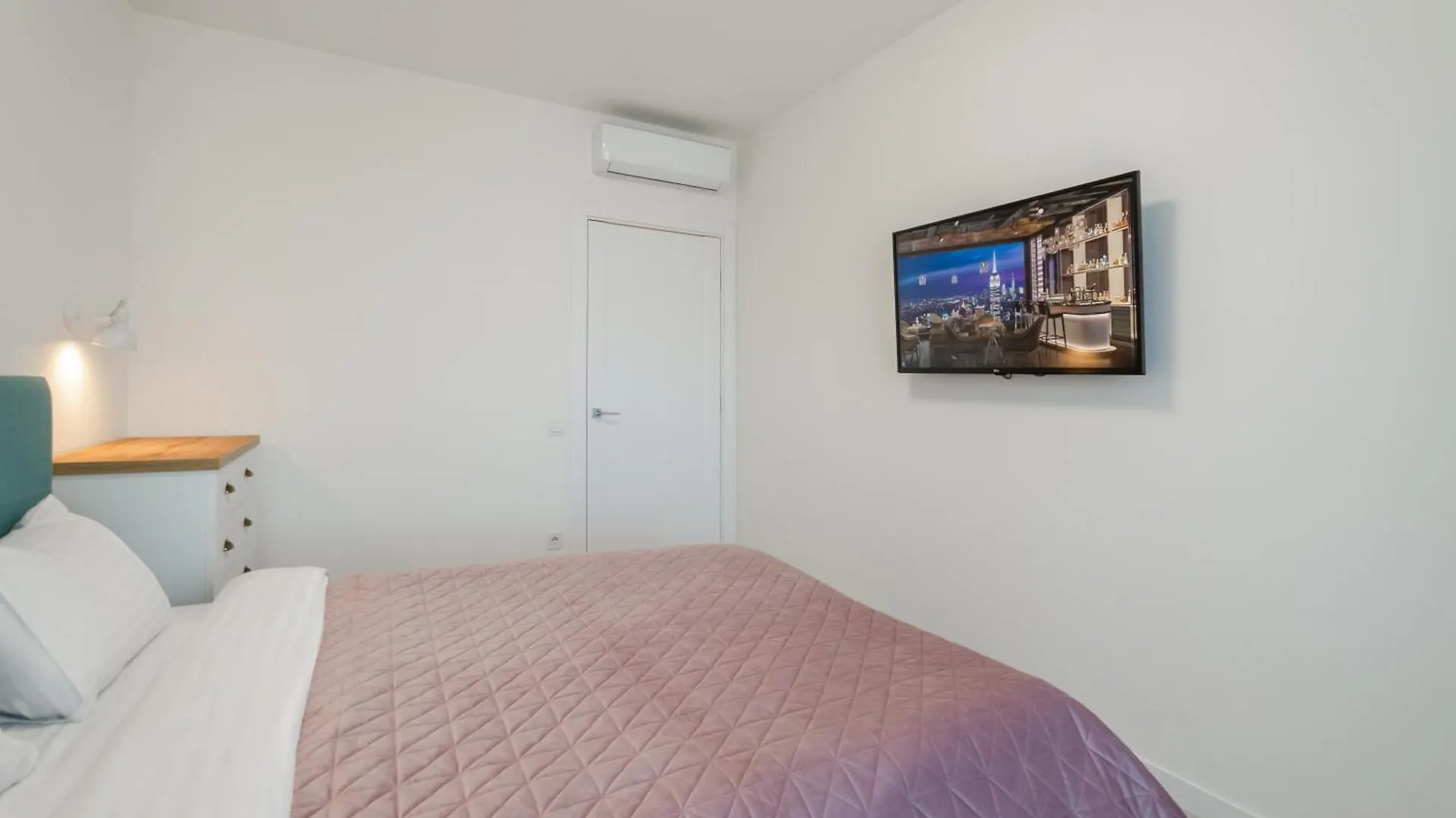 Petrovdom Apartments 7-13 In Rc Manhattan City,Beresteiskyi 11 Kyjev Ukrajina