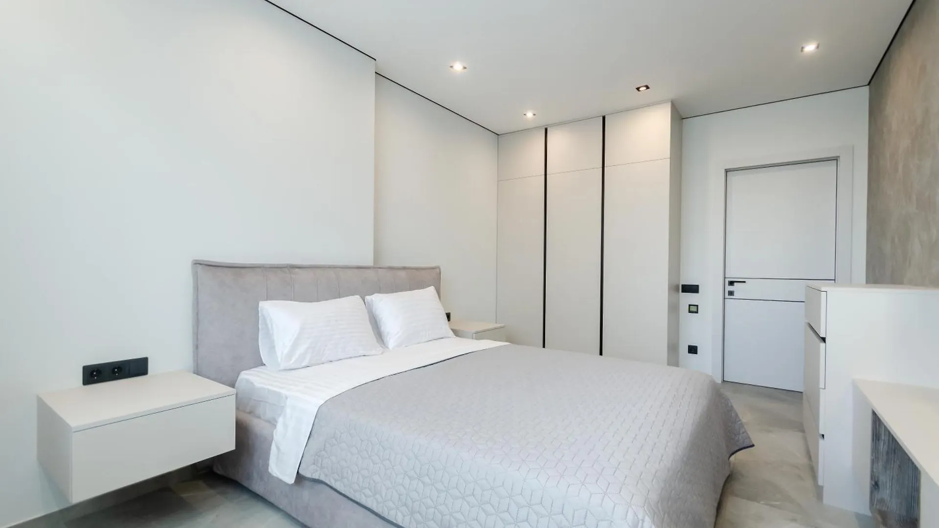 Petrovdom Apartments 7-13 In Rc Manhattan City,Beresteiskyi 11 Kiev
