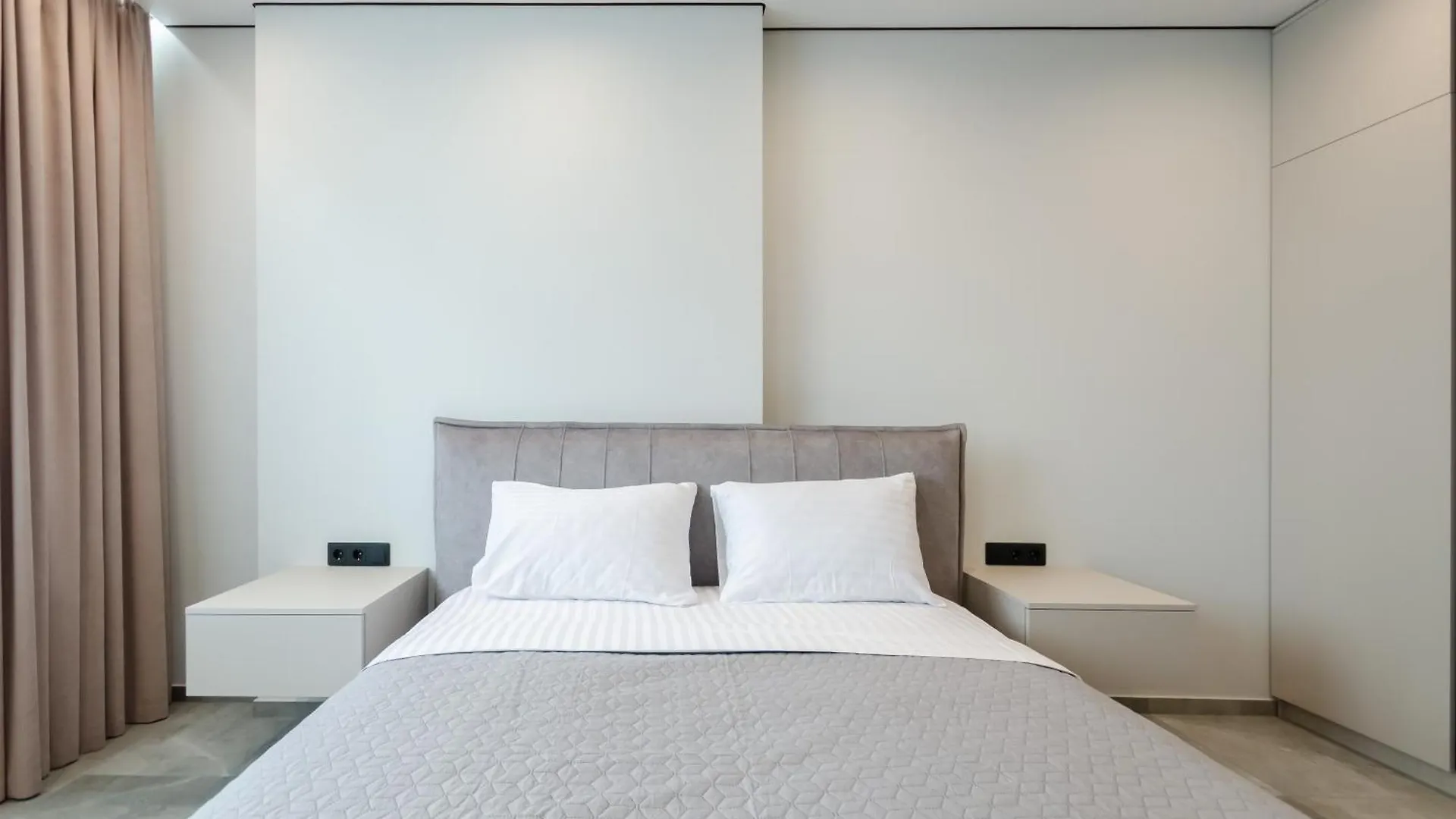 Petrovdom Apartments 7-13 In Rc Manhattan City,Beresteiskyi 11 Kiev 0*,  Ucraina