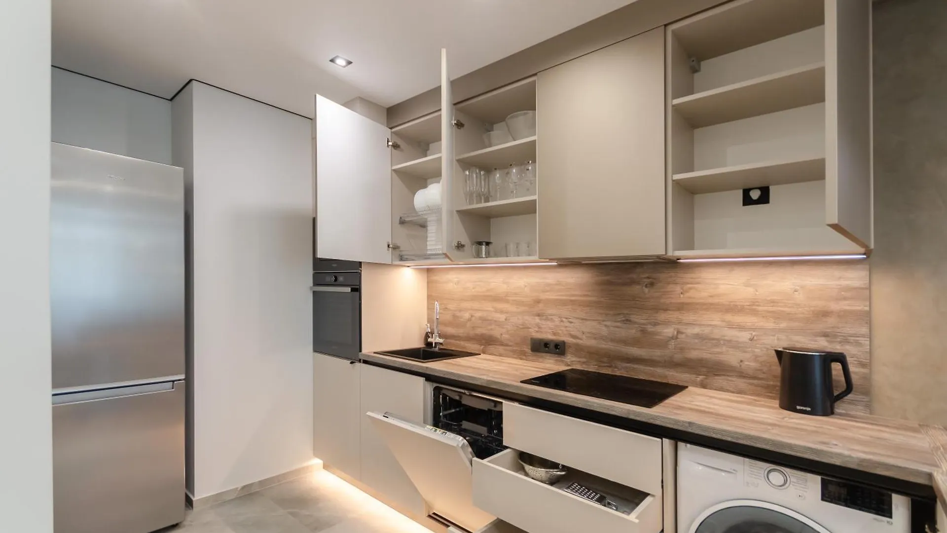Petrovdom Apartments 7-13 In Rc Manhattan City,Beresteiskyi 11 Kiev